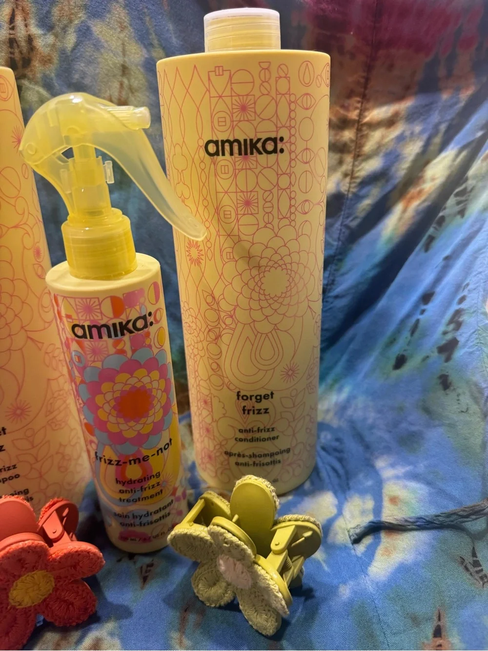 amika Forget Frizz ShampooConditioner liter duos w/pumps &Frizz-Me-Not leave in
